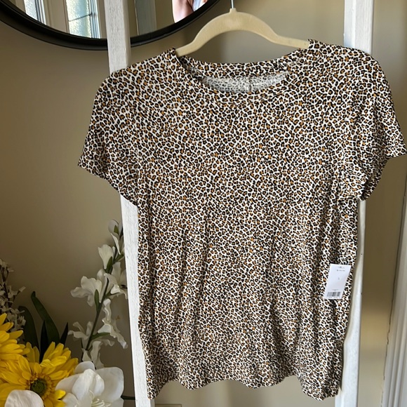NWT Banana Republic Leopard Print Cozy Slub Short Sleeve Tee. Size Small - Picture 1 of 3